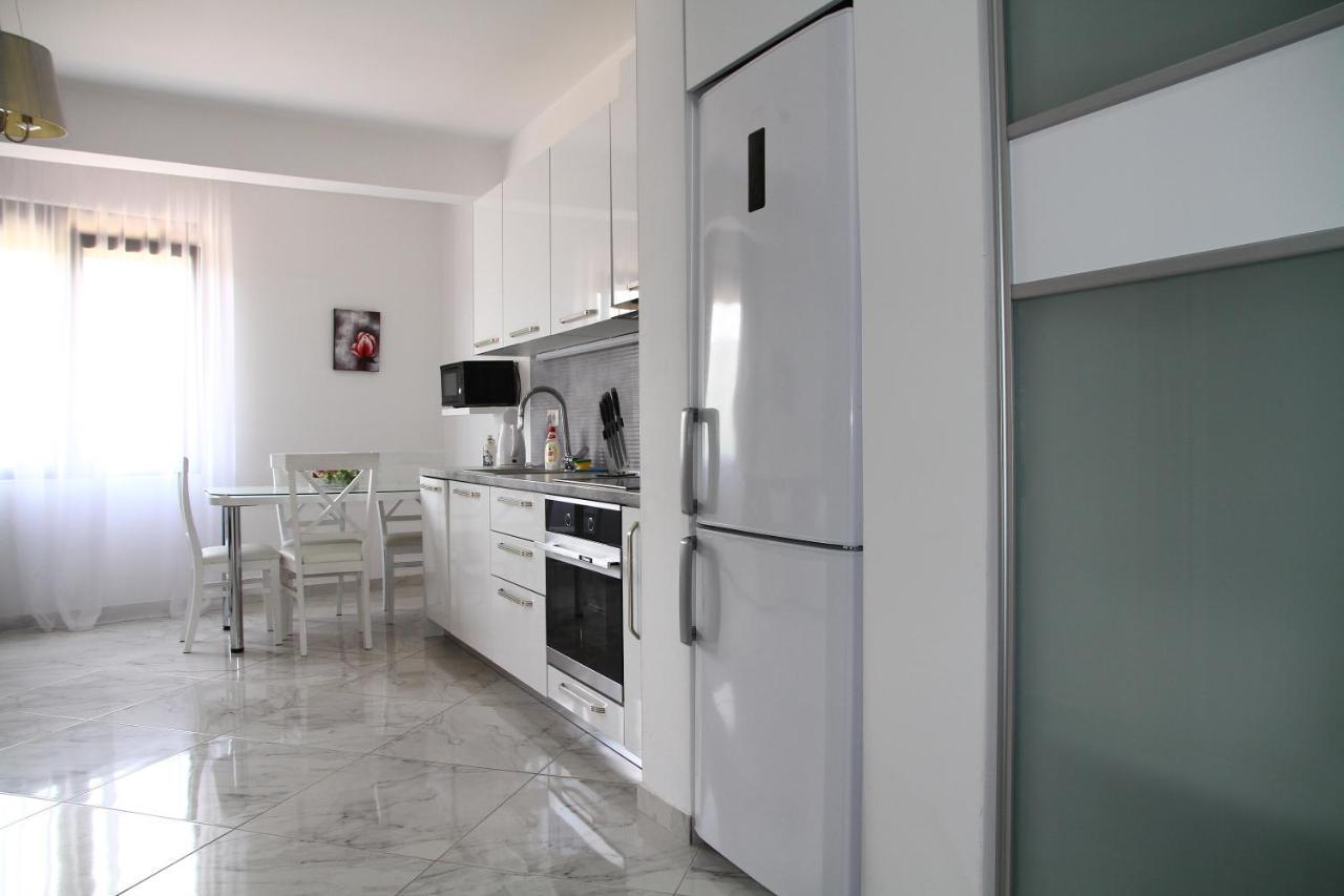 Bella Costa Apartment Добра вода Екстериор снимка
