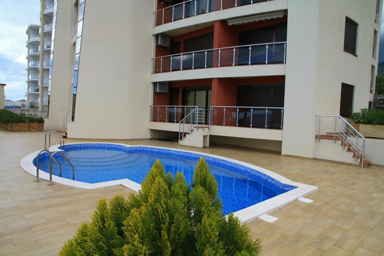 Bella Costa Apartment Добра вода Екстериор снимка