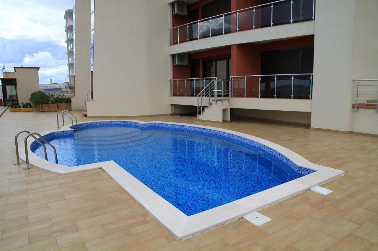 Bella Costa Apartment Добра вода Екстериор снимка