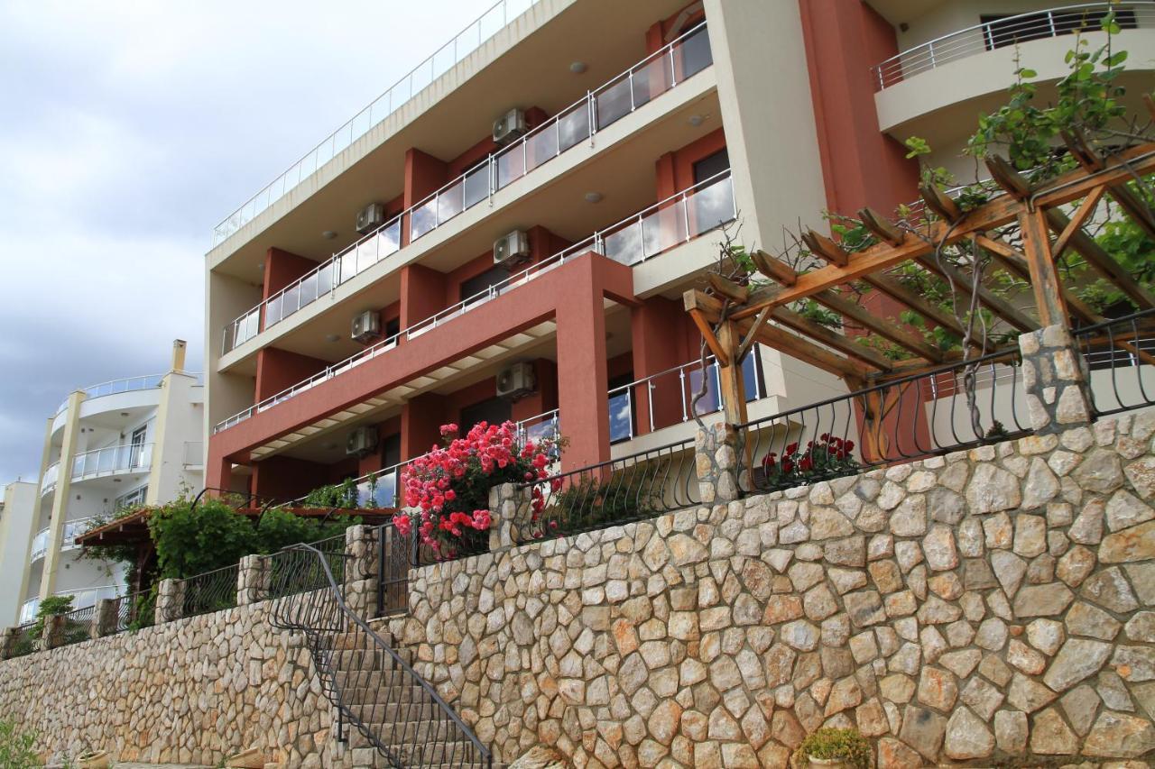 Bella Costa Apartment Добра вода Екстериор снимка